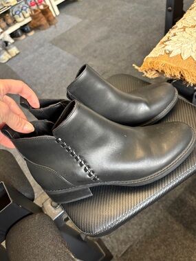 Easy Spirit Black Leather Chukka Ankle Boots